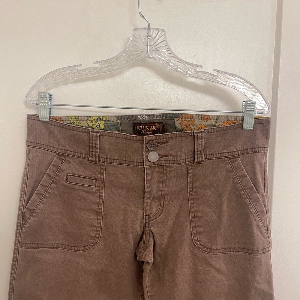 Vintage Y2K Flare Hollister Gray-Brown‎ Casual Pants with Floral Waistband